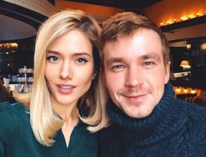 «Красивая пара!». В Сети появилось слишком милое фото Александра Петрова со знаменитой блондинкой