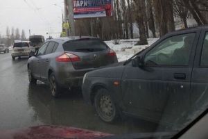 В Пензе отечественная легковушка влетела во французскую иномарку