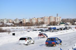 В Пензе за победу в трековых автогонках борются представители четырех регионов