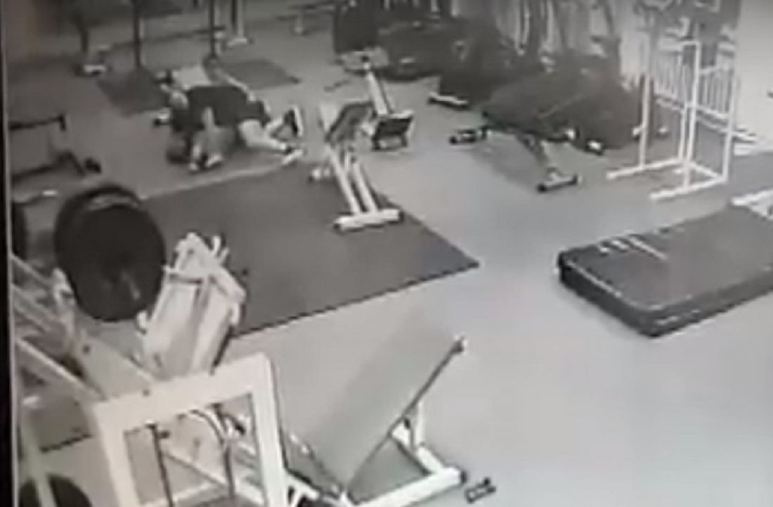 На видео попала жесткая драка в пензенском спортзале