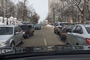 Возле Пензенского госуниверситета автомобилисты ездят, опасаясь аварий