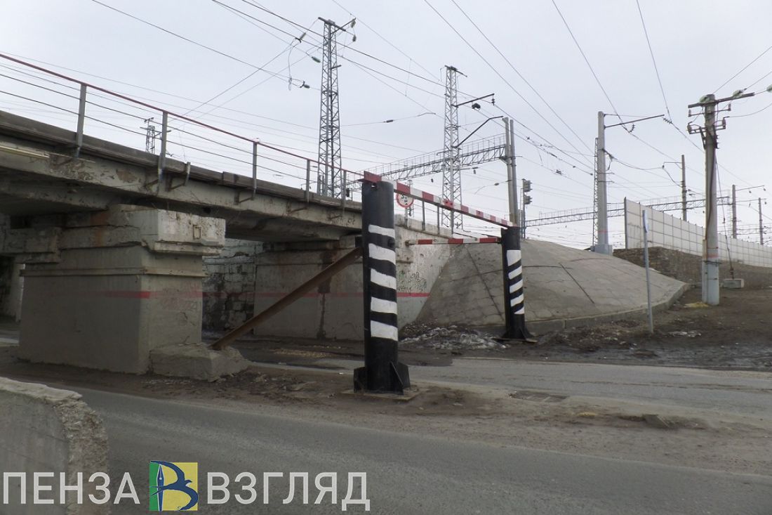 «Фура нырнула в туннель». Застрявший большегруз спровоцировал пробку в Пензе