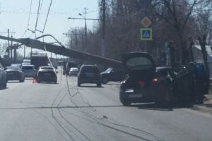 Рухнувший столб на машину, сбитый пешеход и 73 пожара: новости Пензенской области за 19 апреля