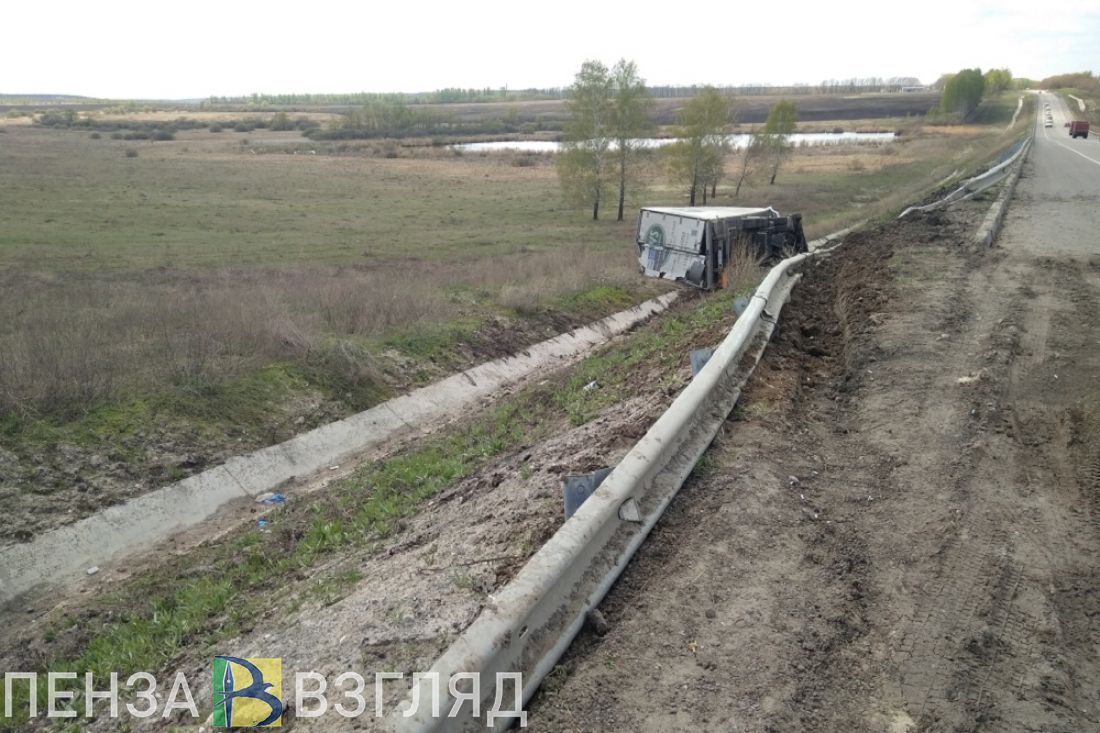 Смертельное ДТП с фурой, загоревшаяся иномарка возле ТЦ и горы мусора: новости Пензенской области за 5 мая