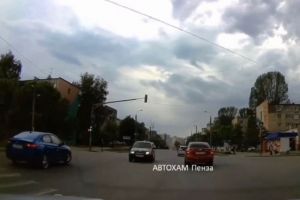«Даже в GTA себе такого не позволял». В Пензе автохам лихо колесил по «встречке»