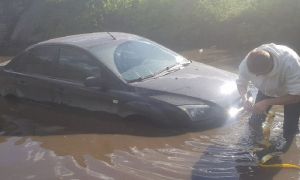 Кузнечанин утопил машину в мини-озере