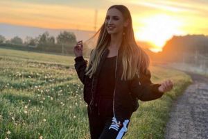 «Настоящая сельская девушка». Ольга Бузова удивила поклонников снимком у дороги