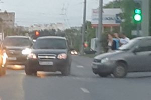 На улице Карпинского в Пензе «ВАЗ» покорежил иномарку