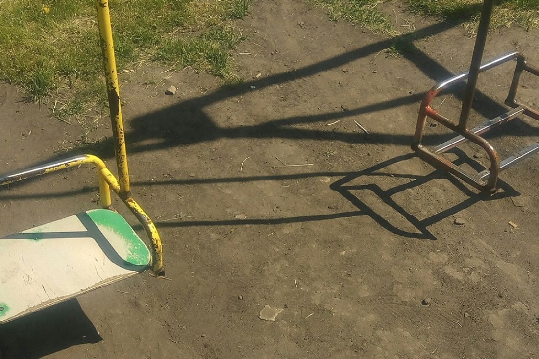 «Что же такое творится». Житель Тамалы Пензенской области возмущен состоянием детской площадки