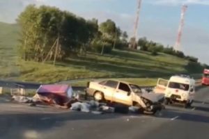 В Пензенской области на трассе жестко разворотило иномарку. Видео