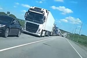 Очевидец снял на видео гигантскую пробку на трассе в Пензенской области