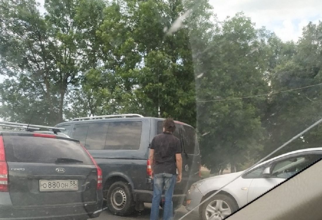 Из-за маленького ДТП на улице Измайлова в Пензе образовалась большая пробка