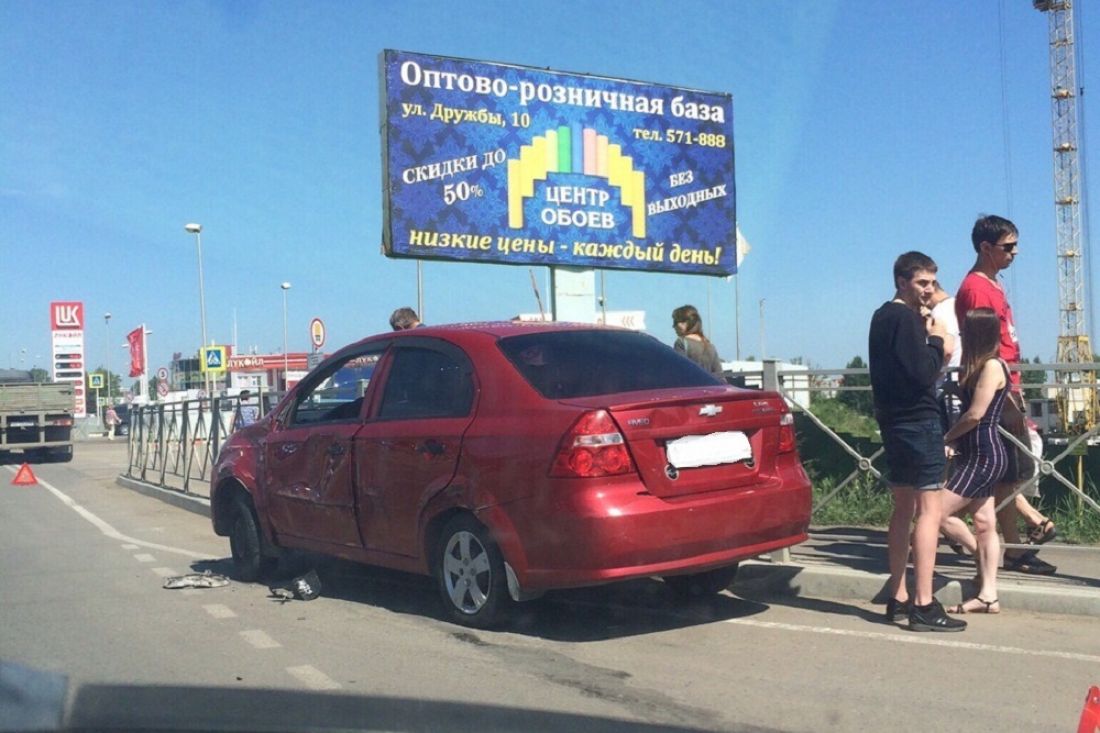 На въезде в Пензу грузовик протаранил иномарку