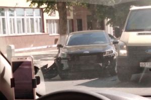 В Пензе в результате ДТП у иномарки снесло бампер