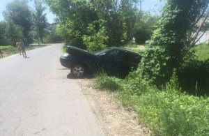 В пензенской Веселовке при загадочных обстоятельствах автомобиль свалился в ручей