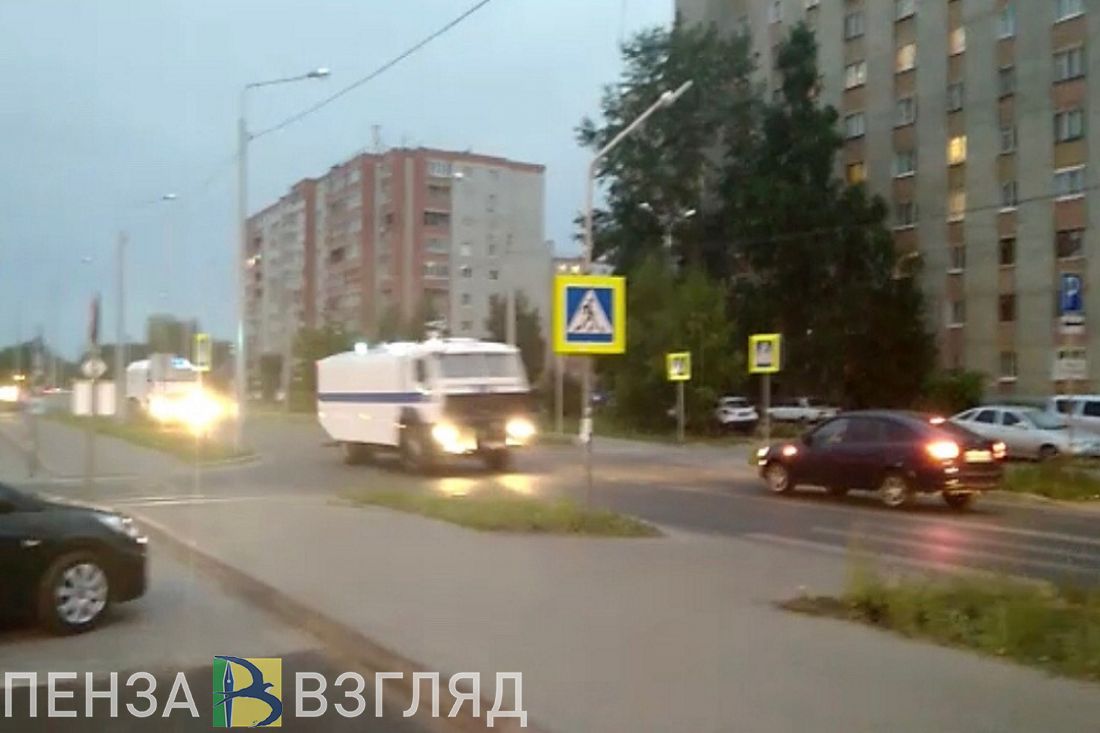 В Чемодановку стянуты дополнительные силы ОМОНа и медики «скорой помощи». Видео