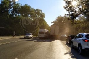 На выезде из Пензы «ГАЗель» и грузовик попали в ДТП