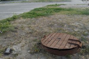 На парковке в пензенском микрорайоне Север провалился асфальт. Фото