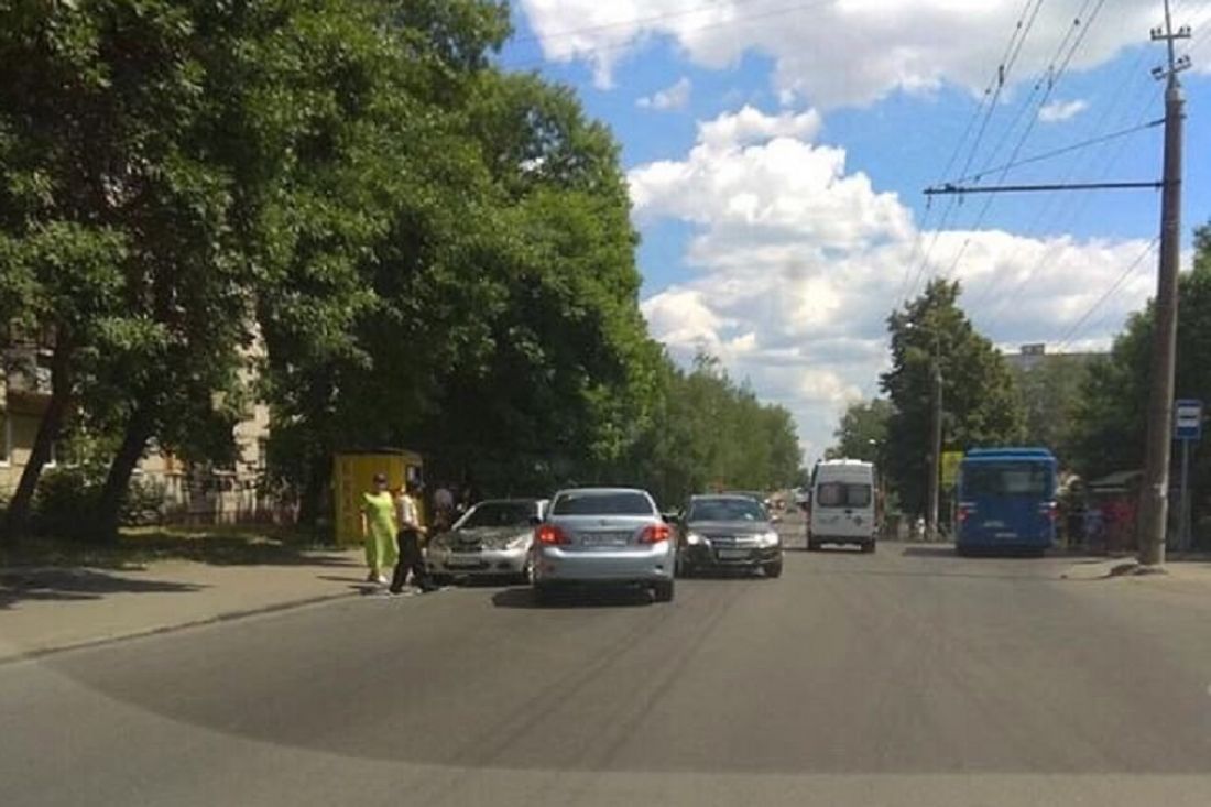 В пензенском микрорайоне Арбеково иномарки угодили в ДТП
