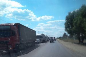 У Чемодановки собралась огромная пробка