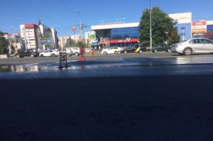 На участке перед Гагаринским путепроводом в Пензе пузырями вздувается асфальт. Фото