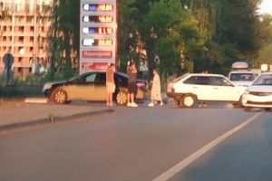 Возле заправки в пензенском микрорайоне ГПЗ-24 две легковушки устроили аварию
