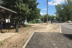 В Кузнецке Пензенской области сделали подъезд к остановке, который озадачивает. Фото