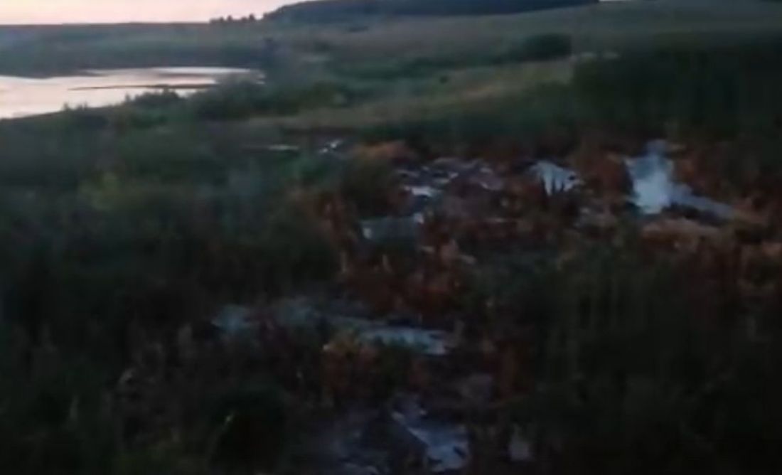 Недалеко от Пензы отходы производства сливают в реку. Видео