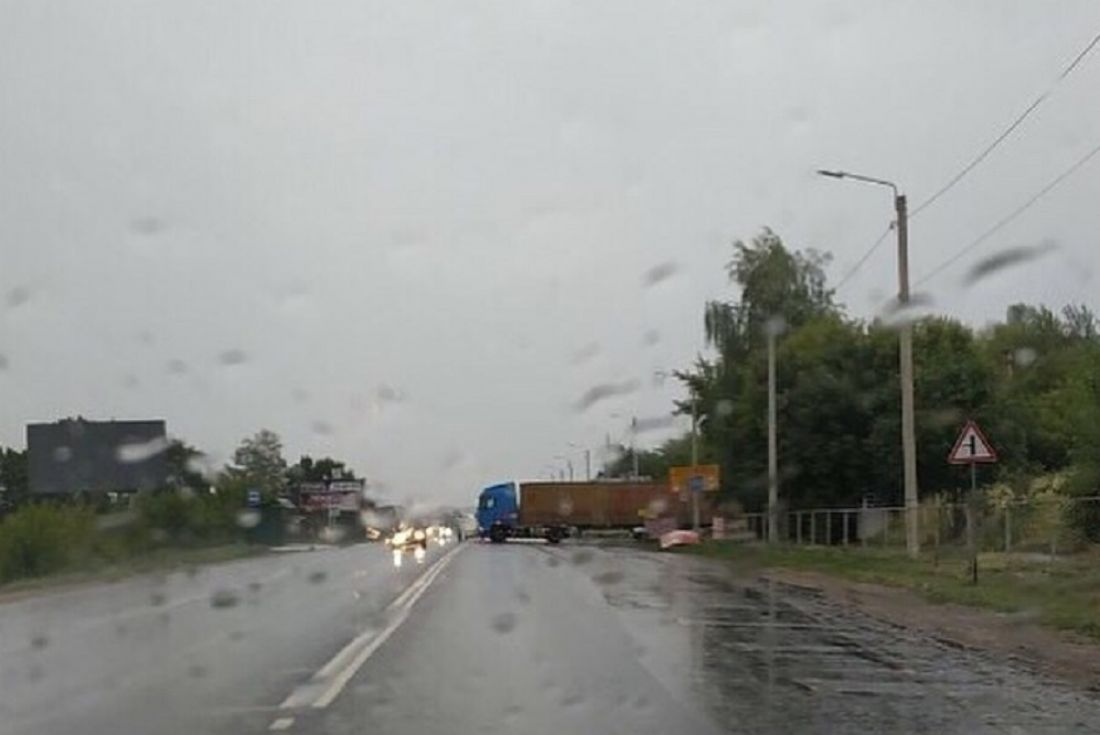 В Пензе возле кладбища случилось ДТП с фурой