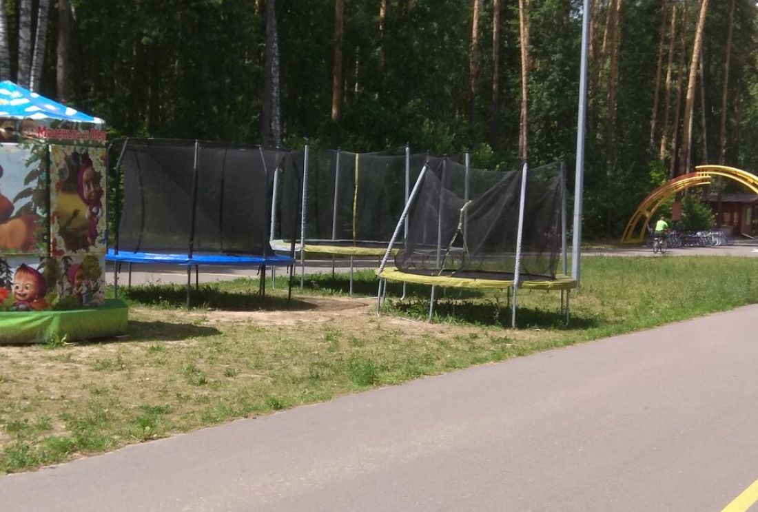 В пензенских Ахунах подростки ломают батуты