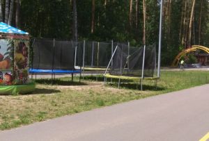 В пензенских Ахунах подростки ломают батуты