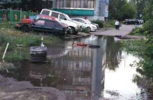 Двор в пензенском Арбеково затапливает водой из канализации. Фото