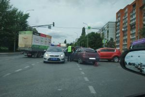 В районе Окружной в Пензе «ВАЗ» влетел в иномарку