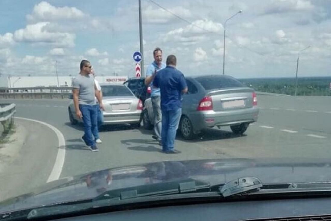 В пензенском микрорайоне Север «ВАЗ» влетел в иномарку