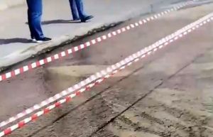 На улице Воронова в Пензе из-под нового асфальта рвется вода. Видео