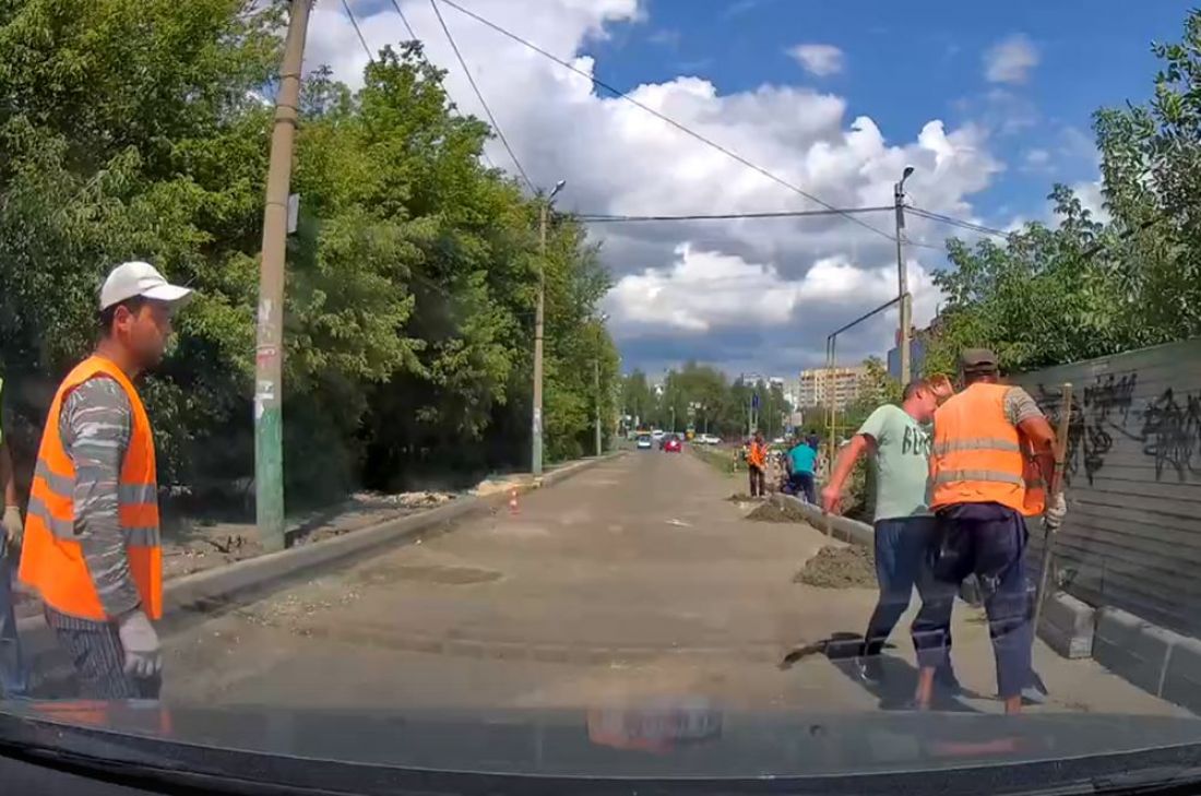 В Пензе дорожный рабочий избил прохожего. Видео
