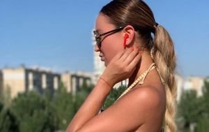 «Непонятный наряд». Ольгу Бузову пожурили за неудачный купальник