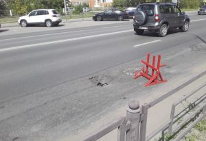 На реконструированной улице Антонова в Пензе провалился асфальт