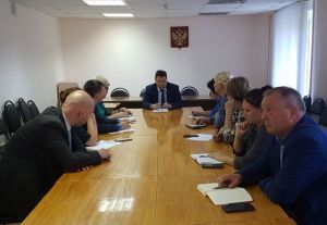 Пензенский министр образования потребовал следить за детьми вечером