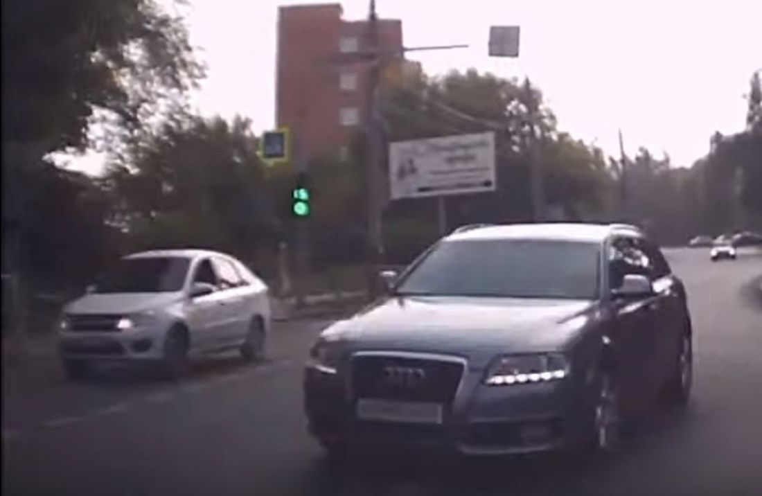 В Пензе водитель «Audi» совершил безумный обгон по встречке. Видео