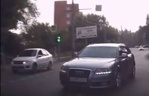 В Пензе водитель «Audi» совершил безумный обгон по встречке. Видео
