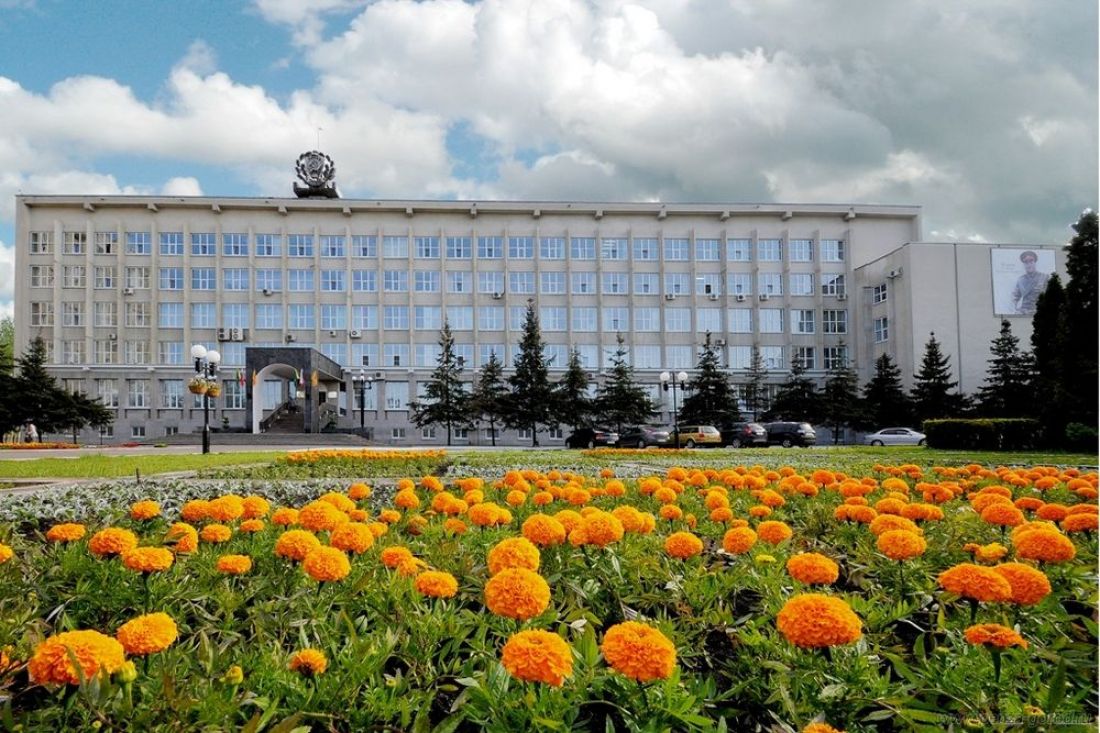 В Пензе треснуло здание городской администрации. Фото