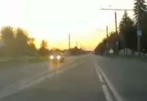 На улице Чаадаева в Пензе автолихач пронесся по встречке. Видео