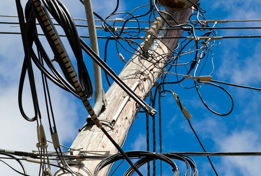 После ночного грохота в Сердобске на проводах повис столб