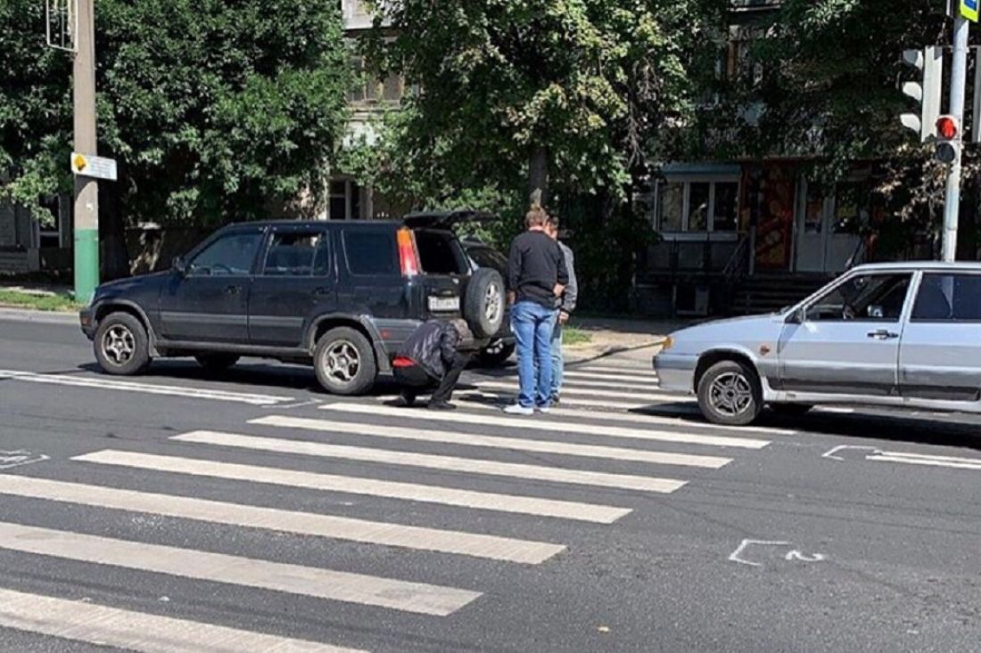 Возле «Глобуса» в Пензе «ВАЗ» повредил иномарку