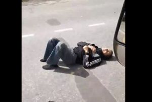 Кузнечанин остался лежать на дороге после ДТП