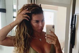Анна Седокова рассказала, почему на отдыхе ее стали обходить стороной