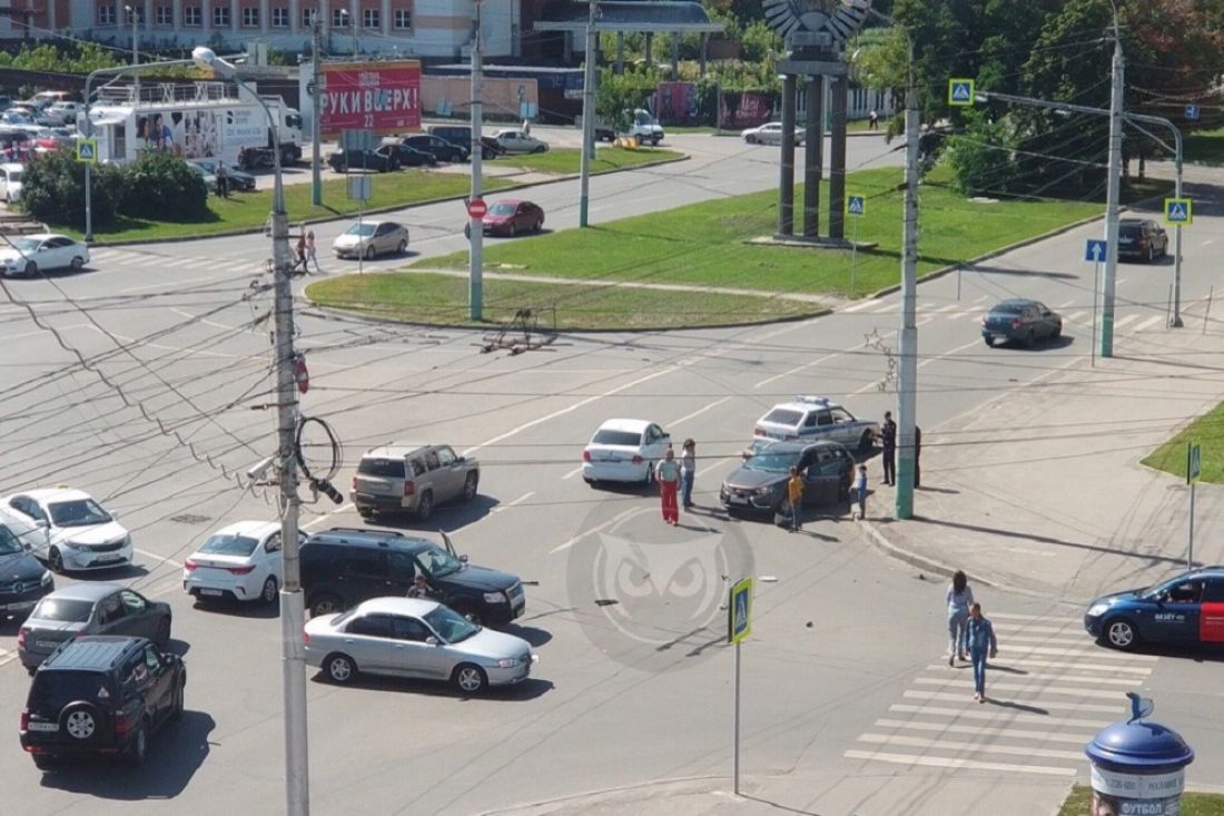К месту ДТП в центре Пензы прибыла реанимация