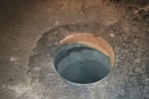 В пензенских Ахунах автомобилистов поджидает люк без крышки