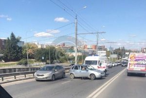К месту ДТП на пензенском мосту приехала «скорая»